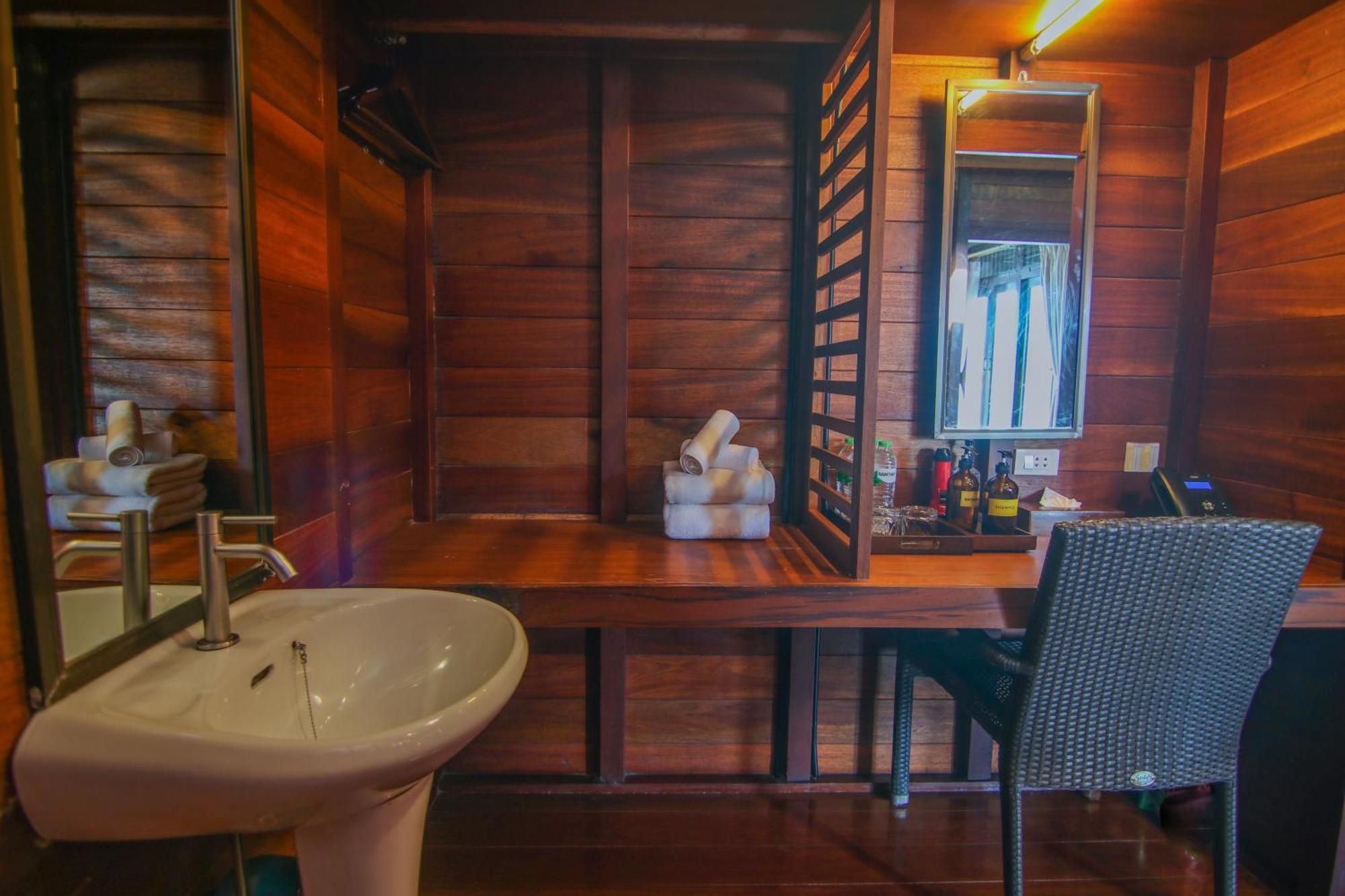 500 Rai Floating Resort Ban Chieo Ko Room photo