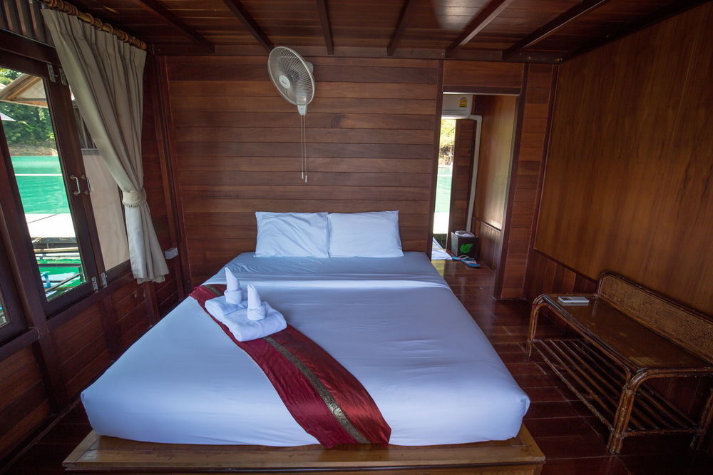 500 Rai Floating Resort Ban Chieo Ko Exterior photo