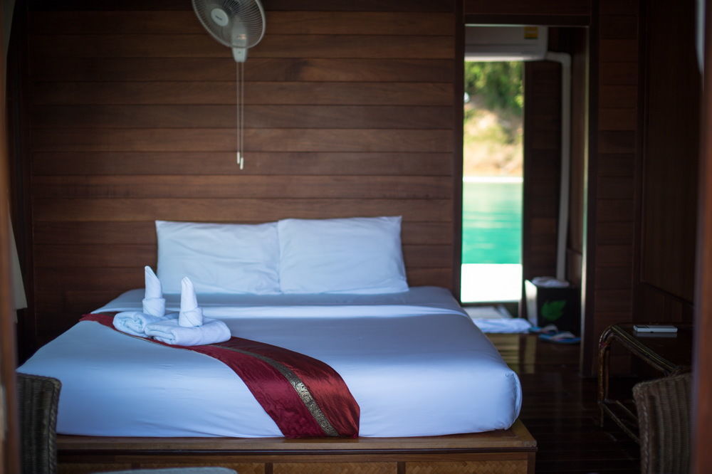 500 Rai Floating Resort Ban Chieo Ko Exterior photo